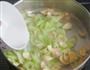 百合炒西芹的做法图解6