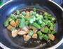 秋葵番茄炒鸡丁的做法图解5