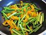 柱候酱炒鸡丝蒜苔的做法图解4