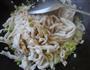 肉饼包菜炒粿条的做法图解6