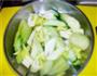 黄瓜芹菜汁的做法图解2