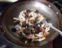 菌菇蒜薹的做法图解9