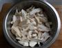 保龄菇炒面筋的做法图解4