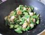 鱼柳炒秋葵的做法图解8