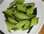 双耳炒黄瓜的做法图解2