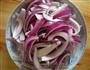 胡萝卜炒洋葱的做法图解2
