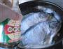 炖鲫鱼的做法图解6