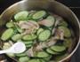 平菇炒黄瓜的做法图解4