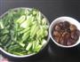 金钱菇炒青菜的做法图解1