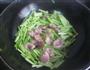香肠炒芹菜的做法图解3
