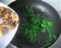 核桃仁炒韭菜的做法图解5