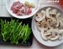 芦笋口蘑炒肉片的做法图解1