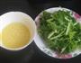 鸡蛋炒芹菜的做法图解1