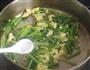鸡蛋炒芹菜的做法图解4