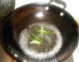 黄瓜肉片汤的做法图解2