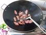 青椒洋葱炒腊肉的做法图解4