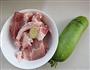 青萝卜肉片汤的做法图解1