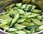 虾皮炒青瓜的做法图解5