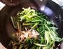 蒜炝芹菜叶的做法图解6