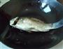 鲫鱼萝卜丝汤的做法图解3