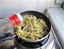 红油榨菜肉丝面的做法图解10