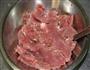 水煮魔芋丝肉片的做法图解1