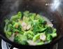 西兰花炒虾仁的做法图解6
