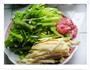 芹菜肉丝的做法图解1