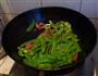 荷兰豆炒腊肠的做法图解7