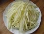 芹菜土豆丝的做法图解1