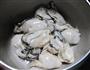 鲜美生蚝汤的做法图解1