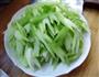 西芹炒肉的做法图解1