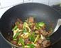 蒜苗剁椒炒腊肉的做法图解7