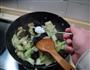 肉片鸡蛋炒西芹的做法图解7