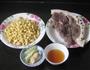 咸猪腿肉炖黄豆的做法图解1