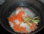 胡萝卜香肠烫饭的做法图解5
