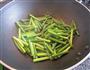 鱼片炒蒜苔的做法图解3