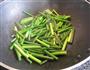 鱼片炒蒜苔的做法图解4
