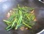 鱼片炒蒜苔的做法图解7