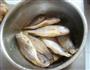 糖醋黄花鱼的做法图解1