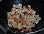 西芹虾干炒鱼饼的做法图解4