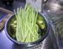茶树菇干煸豆角的做法图解1