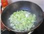 西芹炒百合的做法图解3