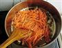 胡萝卜炒金针菇的做法图解5
