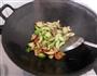 香菇炒西葫芦的做法图解5