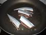 干煎秋刀鱼的做法图解3
