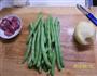 土豆烧豆角的做法图解1