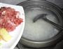 皮蛋瘦肉粥的做法图解2
