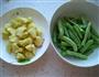酱烧土豆豆角的做法图解1