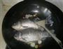 鲫鱼炖黄豆的做法图解4